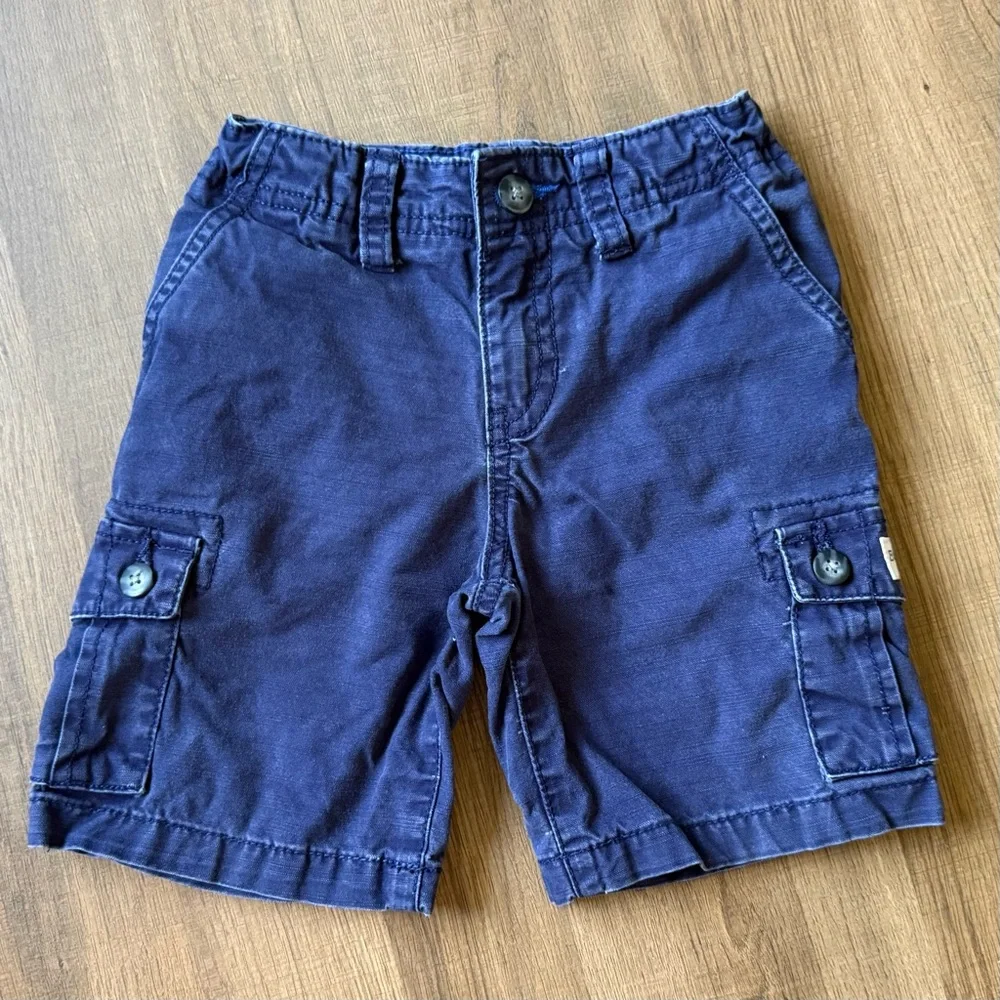 🐻 2/$25 • Cute Outfit • Plaid Short-Sleeve Button-Up Shirt & Navy Cargo Shorts